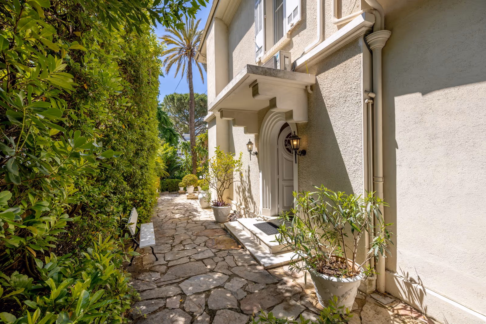 4-Bedroom Belle Époque Villa in Cannes with Pool — view 3