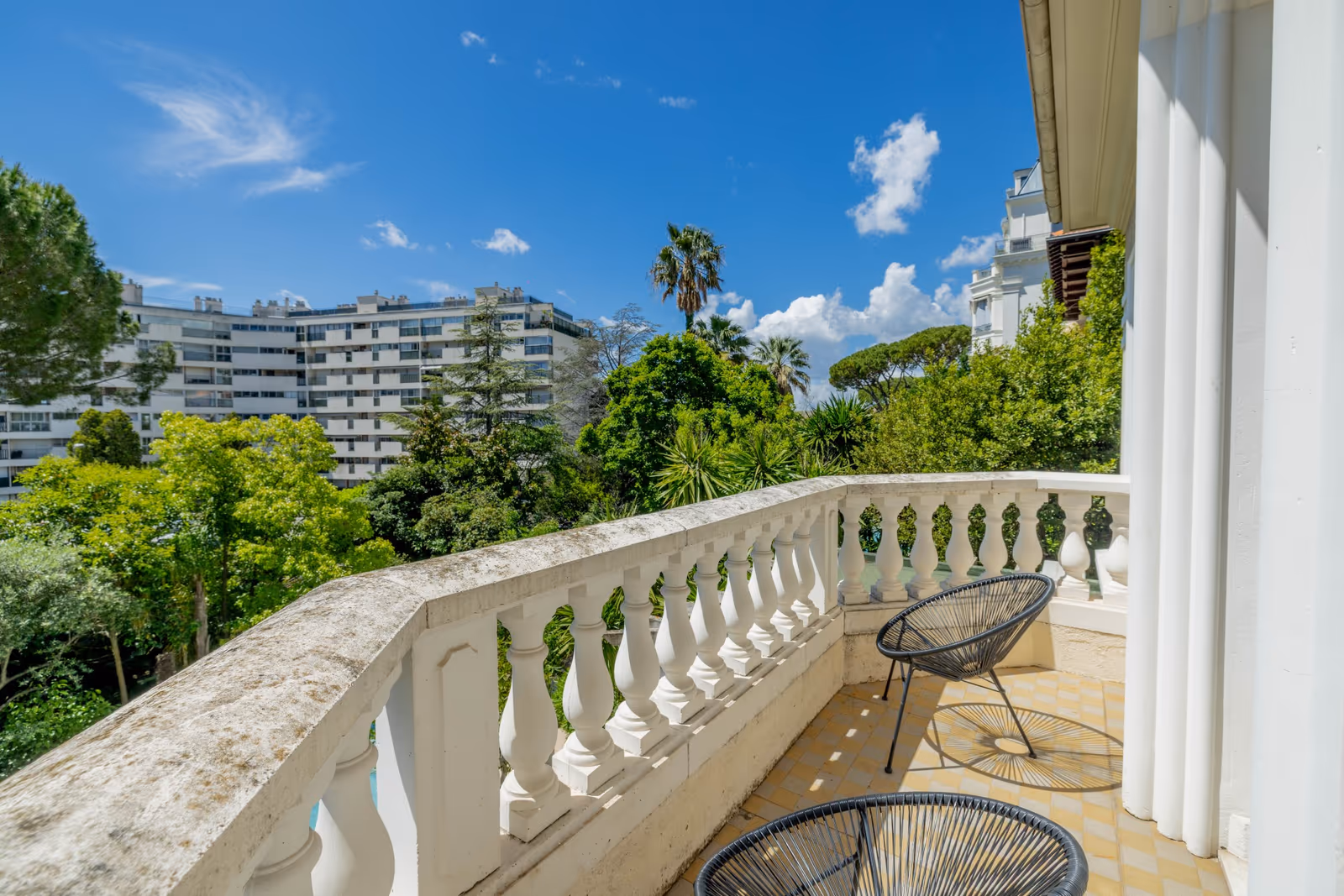 4-Bedroom Belle Époque Villa in Cannes with Pool — view 32