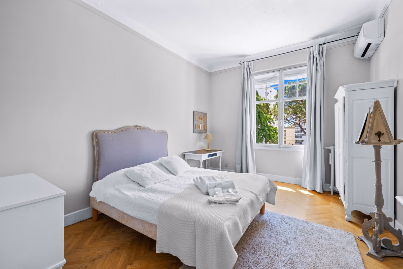 4-Bedroom Belle Époque Villa in Cannes with Pool — view 34