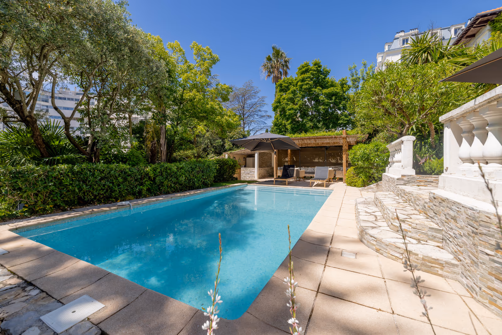 4-Bedroom Belle Époque Villa in Cannes with Pool — view 40
