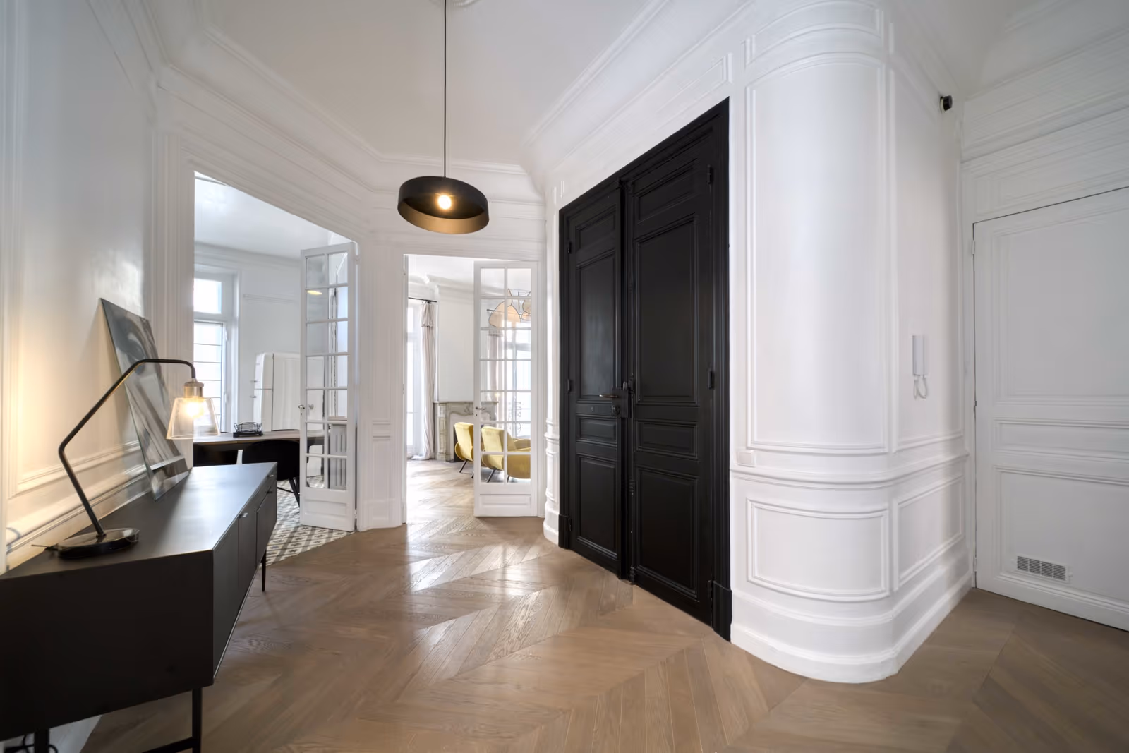 2-Bedroom Apartment on Rue d'Antibes in Cannes — view 2