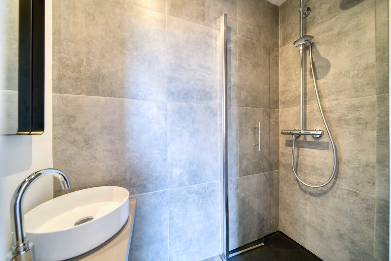2-Bedroom Apartment on Rue d'Antibes in Cannes — view 7