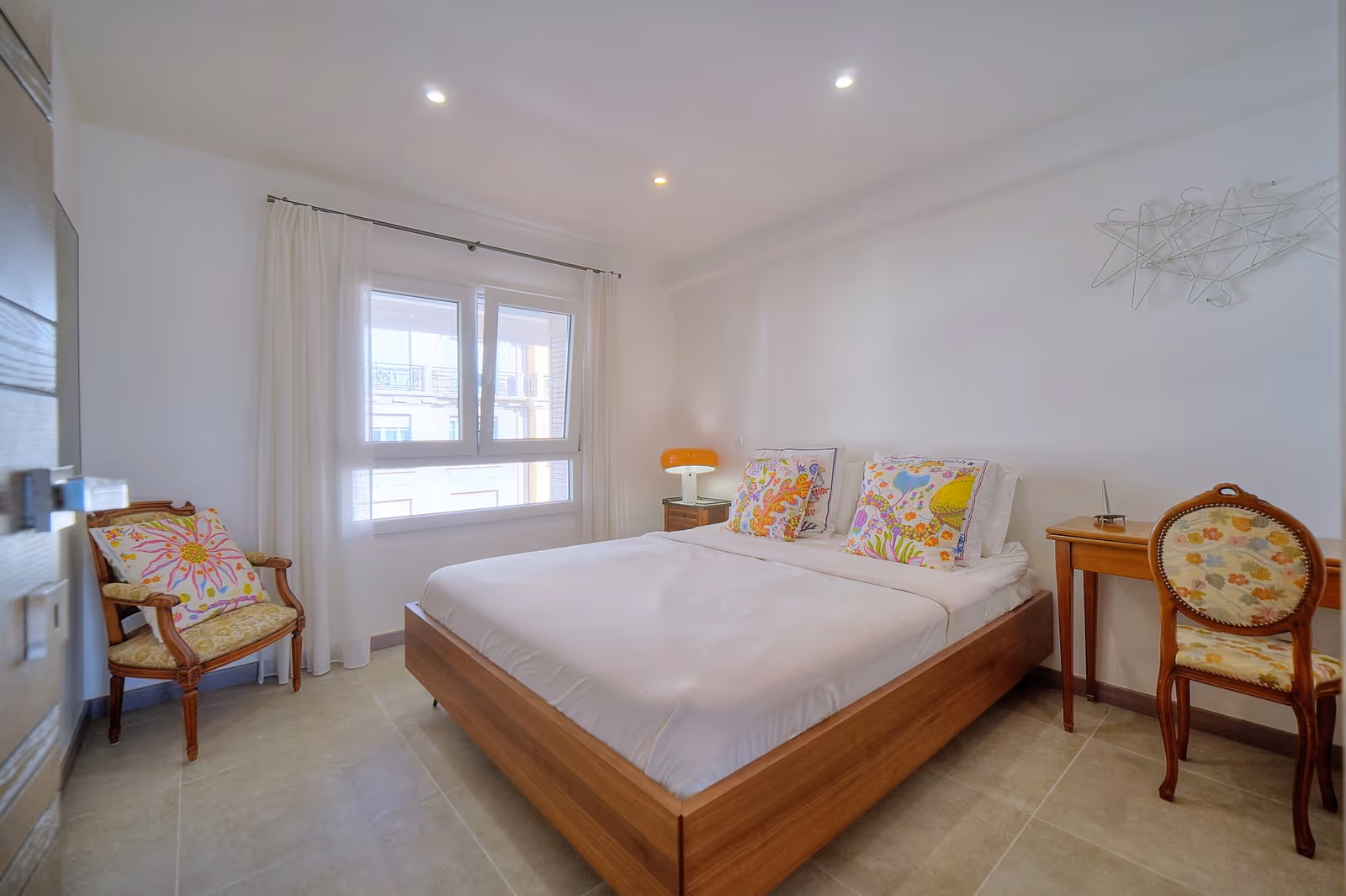 1-Bedroom Apartment near the Martinez with Private Terrace — view 5