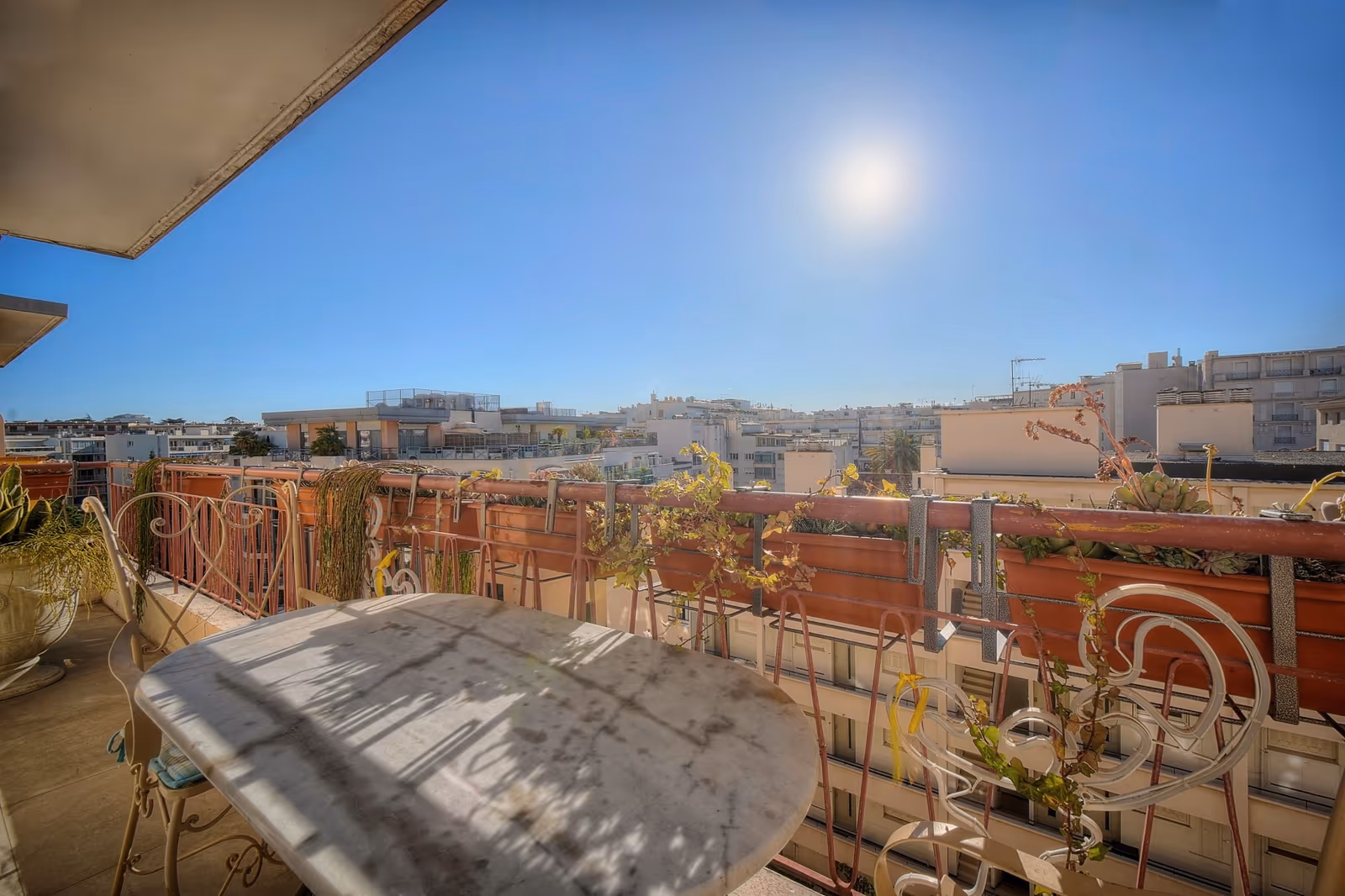 1-Bedroom Apartment near the Martinez with Private Terrace — view 7