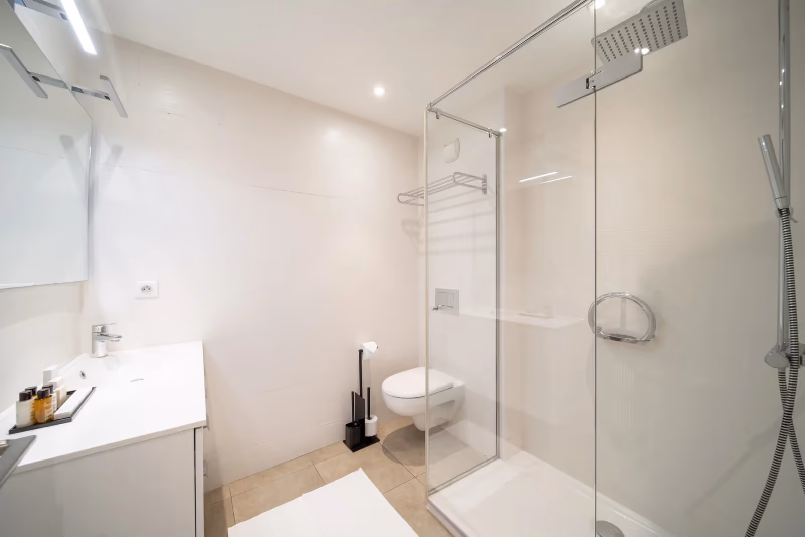 4-Bedroom Penthouse near the Croisette with Sea View — view 14