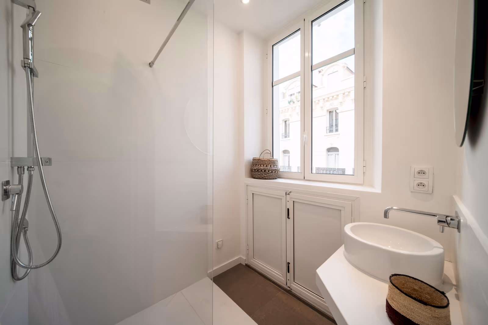 2-Bedroom Apartment opposite the Palais with Croisette View — view 5