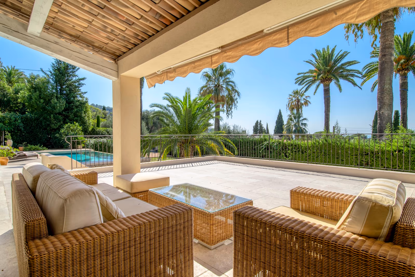 5-Bedroom Villa in Cannes with Pool & Private Cinema — view 3