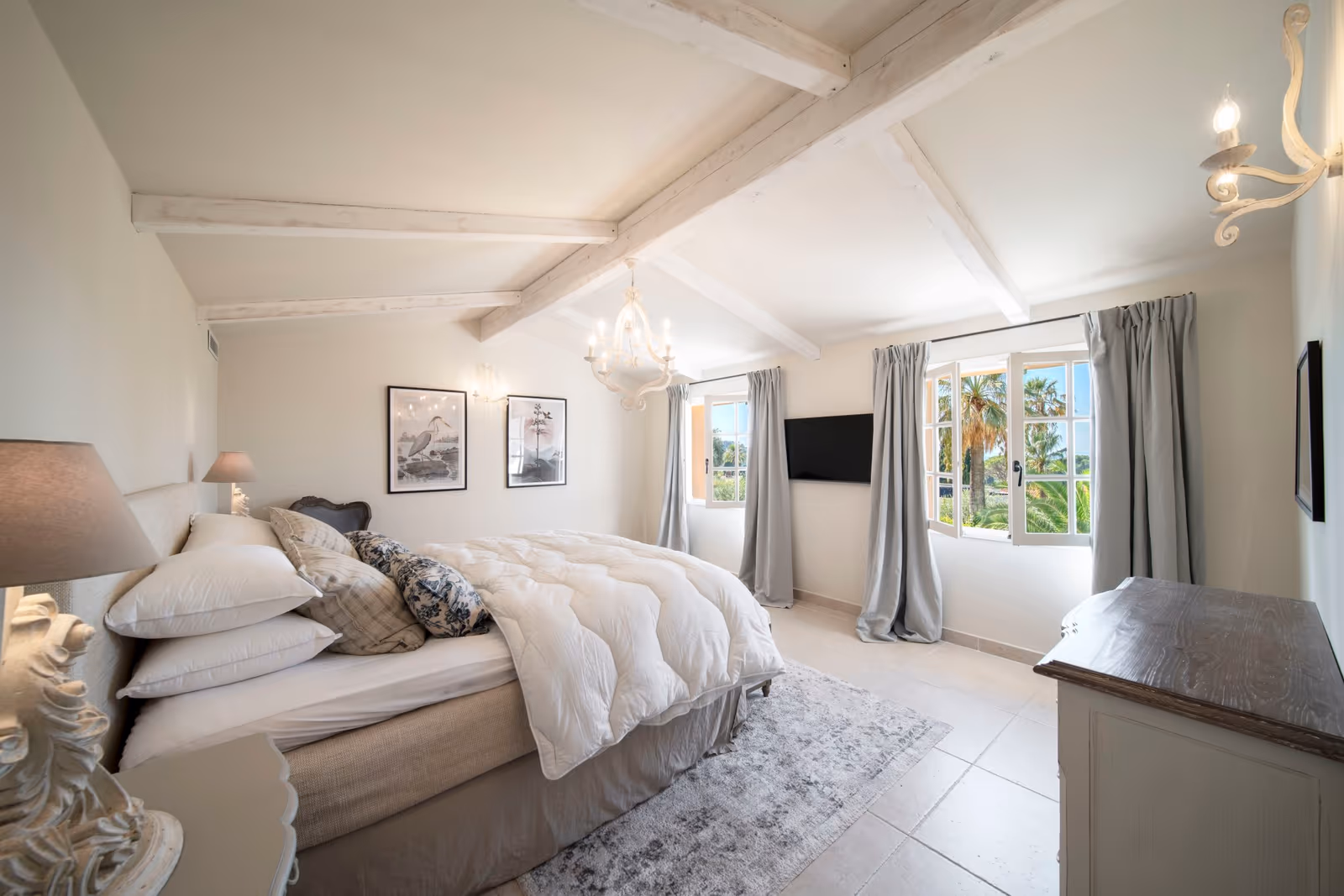 5-Bedroom Villa in Cannes with Pool & Private Cinema — view 8