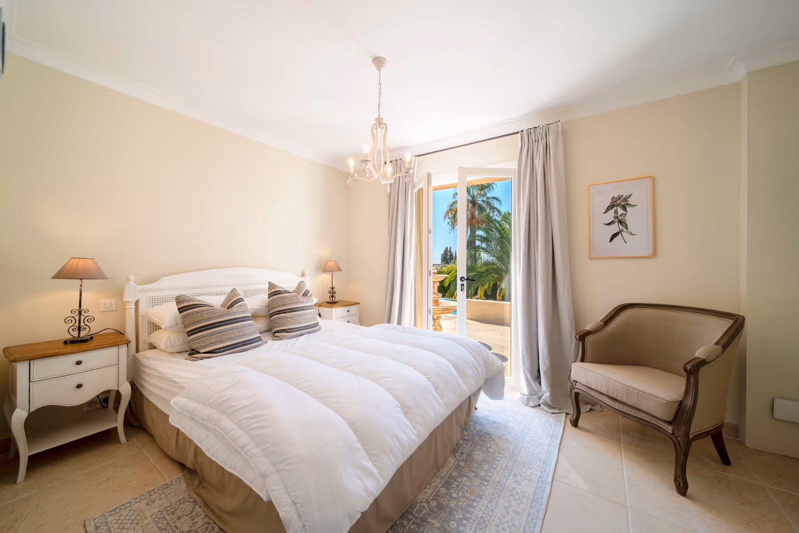 5-Bedroom Villa in Cannes with Pool & Private Cinema — view 11