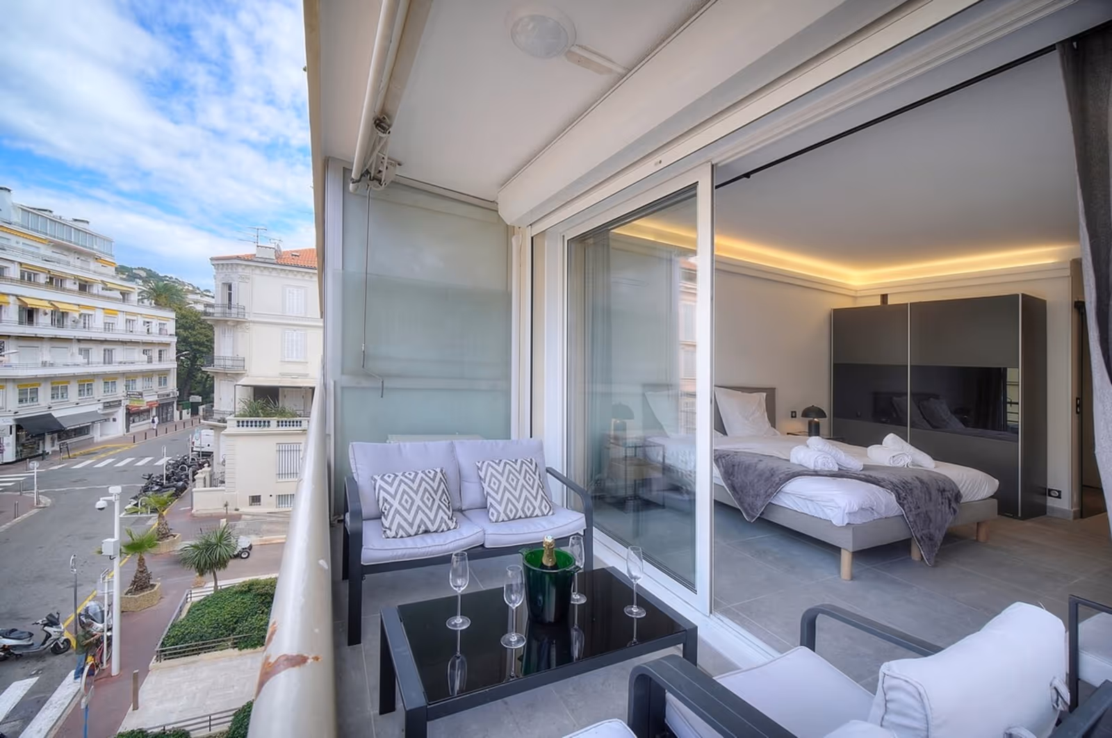 Studio at the Grand Hôtel in Cannes with Private Terrace — view 9
