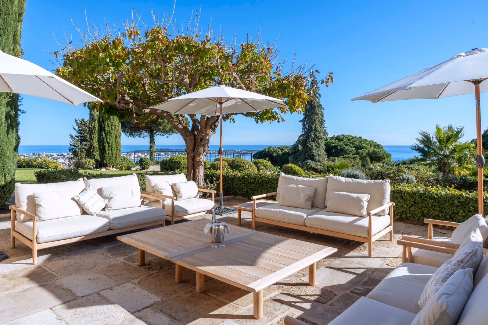 7-Bedroom Villa in Super-Cannes with Sea View & Tennis — view 4