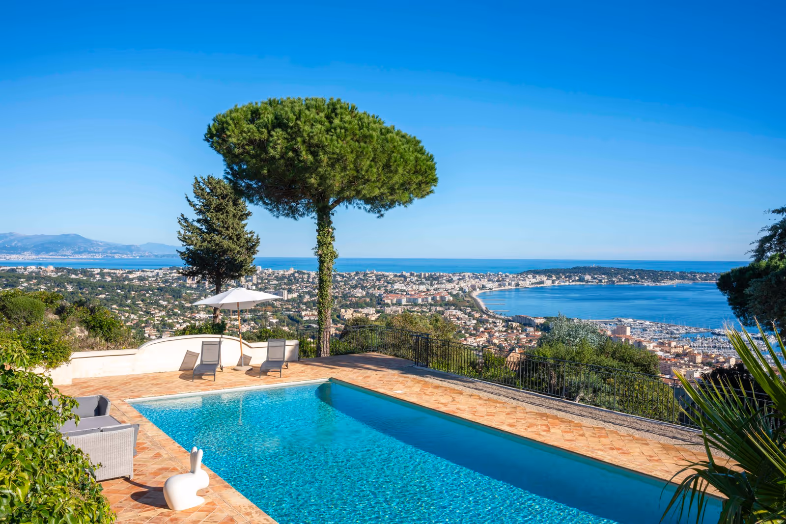 7-Bedroom Villa in Super-Cannes with Sea View & Tennis — view 8