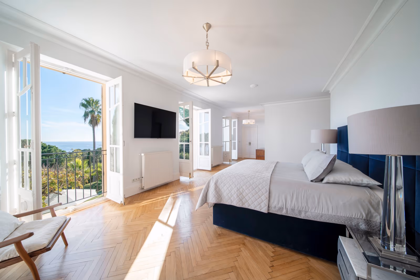7-Bedroom Villa in Super-Cannes with Sea View & Tennis — view 11