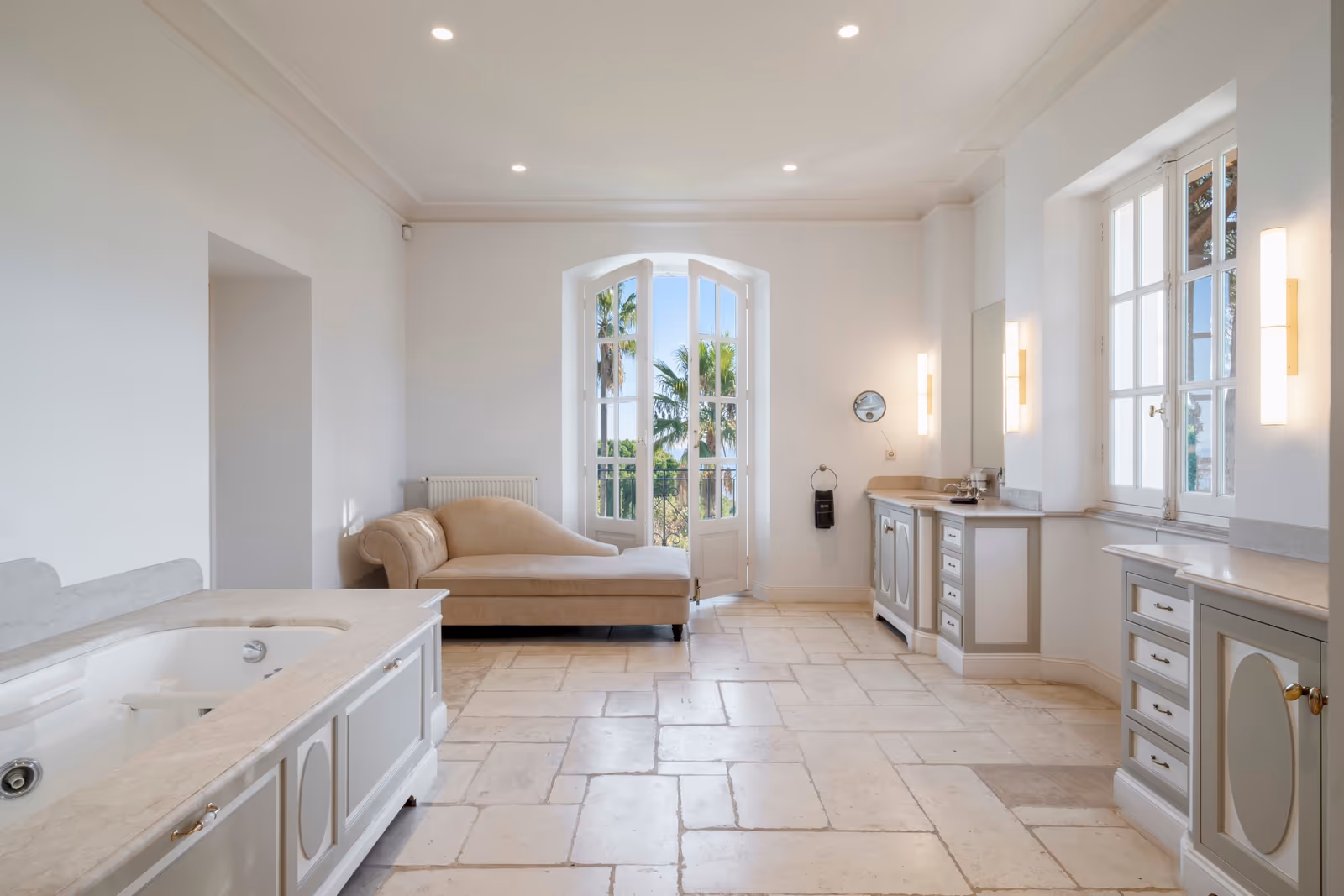 7-Bedroom Villa in Super-Cannes with Sea View & Tennis — view 13