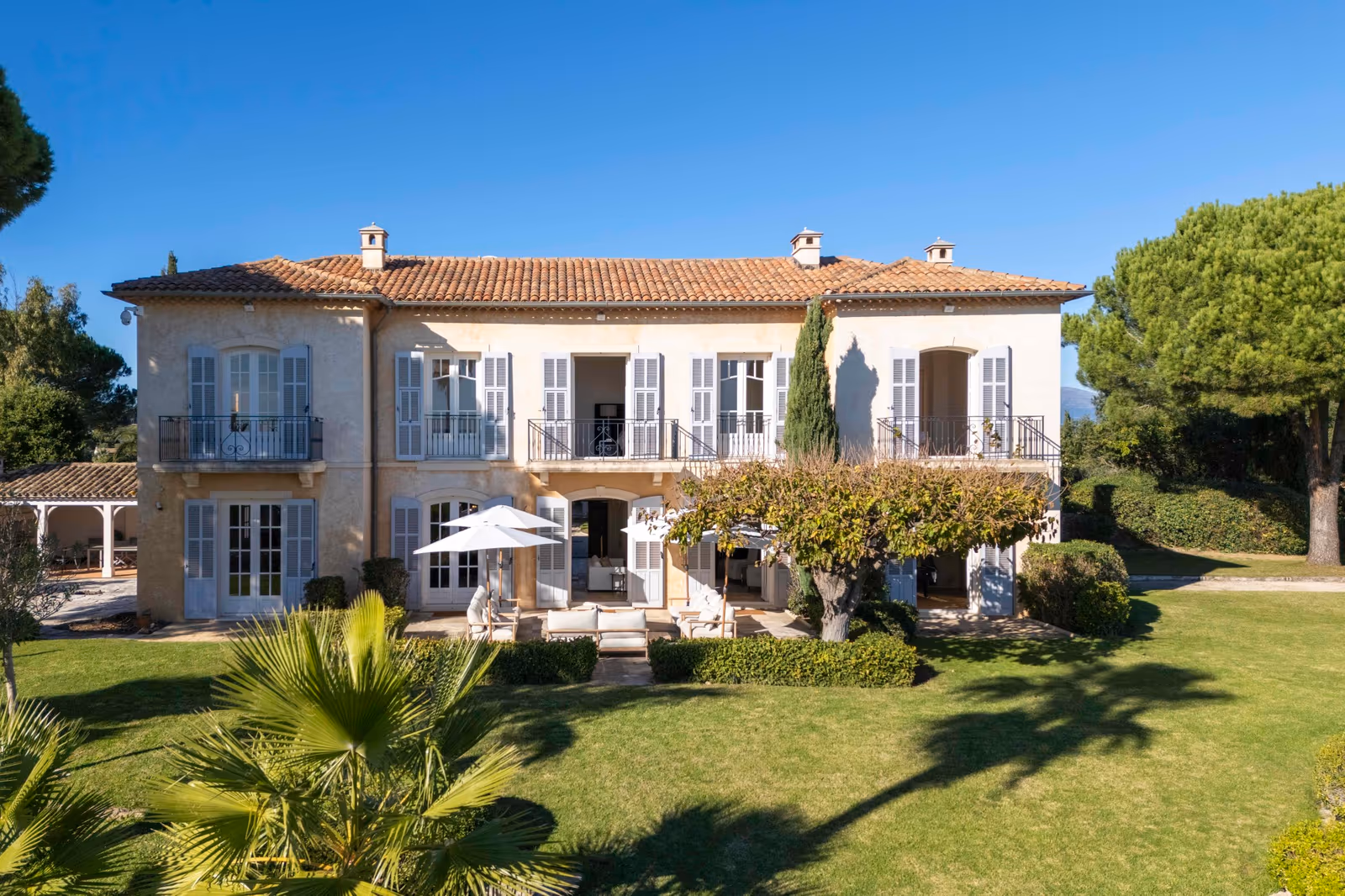 7-Bedroom Villa in Super-Cannes with Sea View & Tennis — view 23