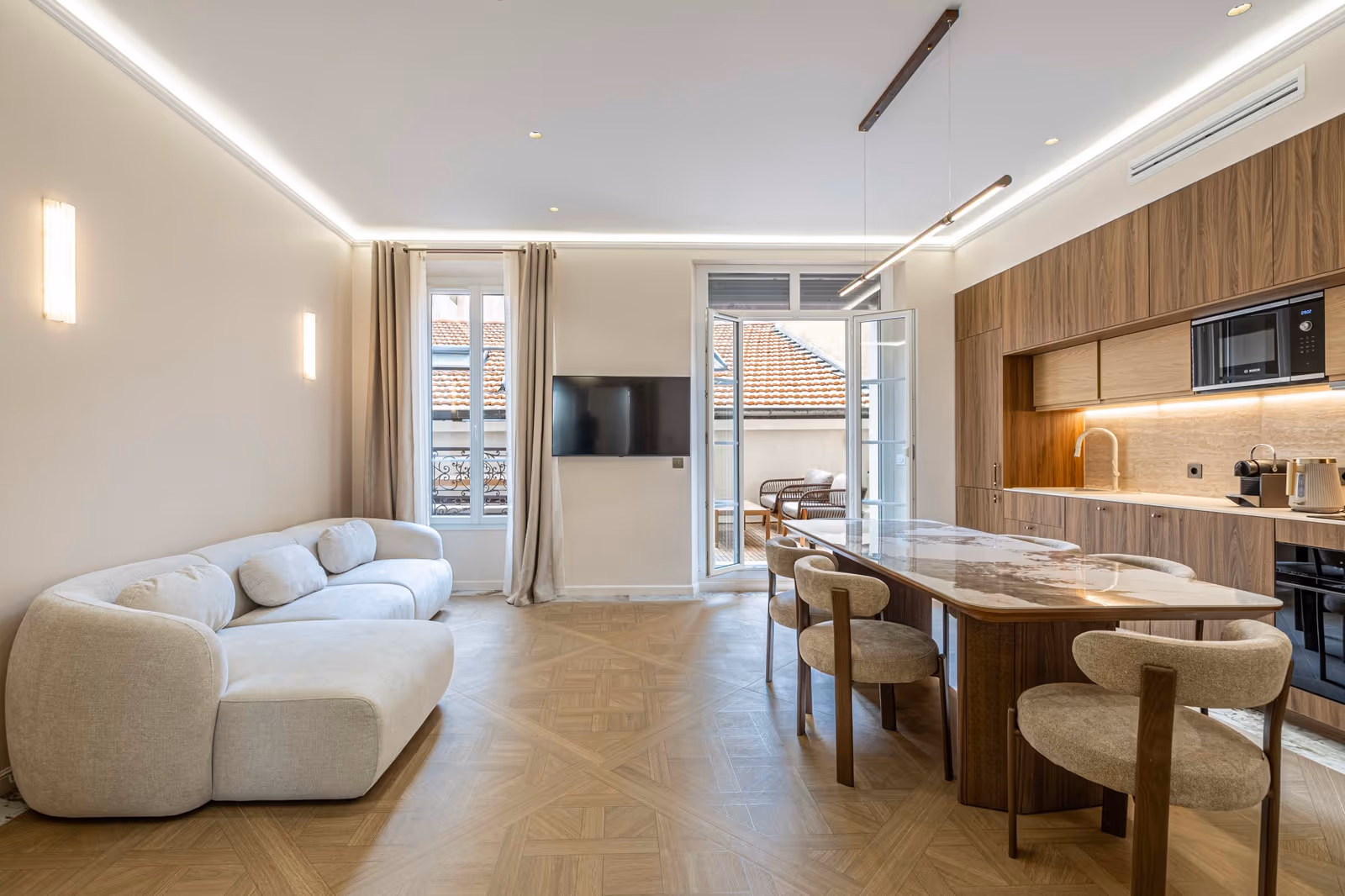 3-Bedroom Renovated Apartment in Cannes with South Terrace, Cannes Centre