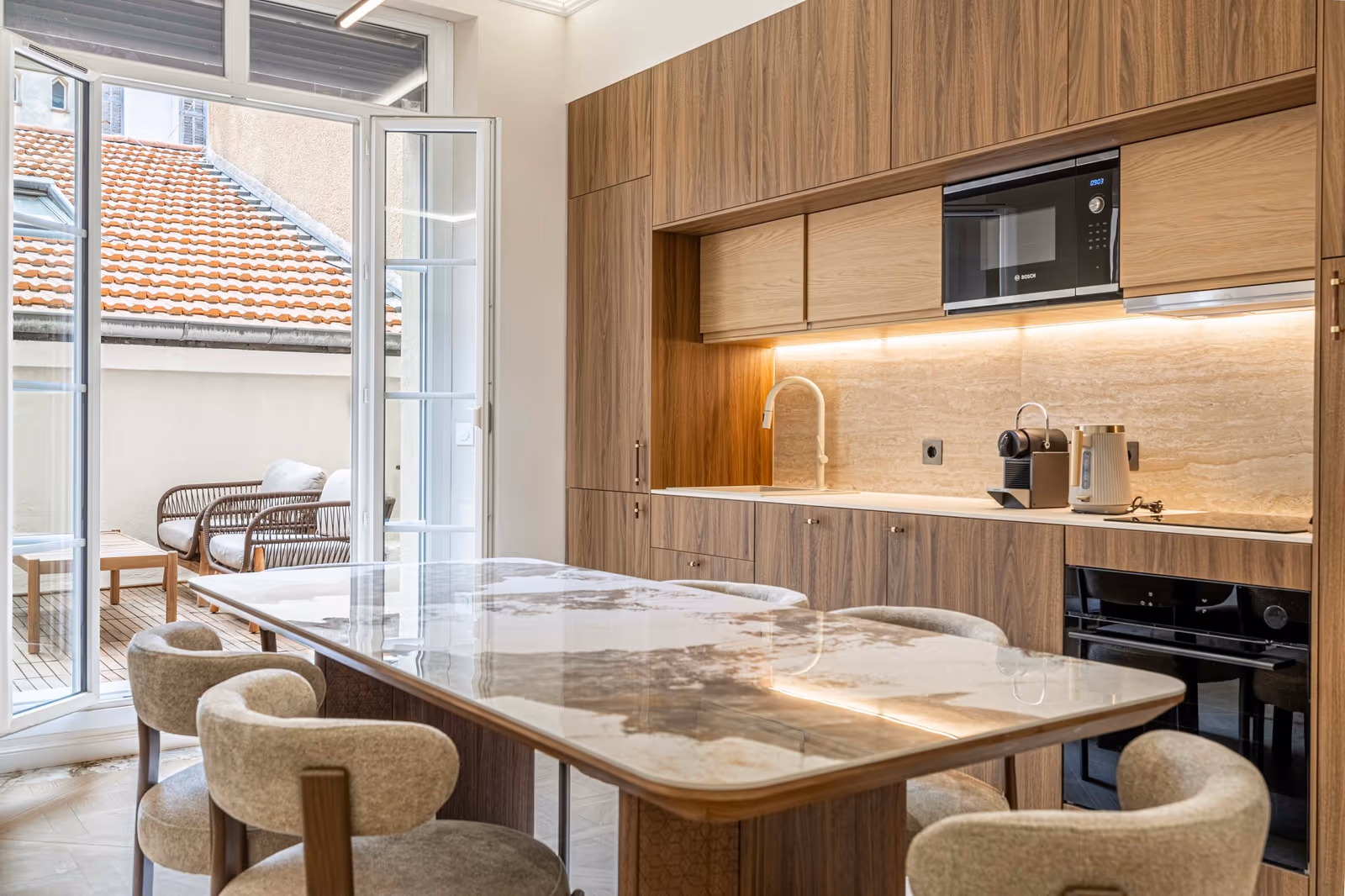 3-Bedroom Renovated Apartment in Cannes with South Terrace — view 1