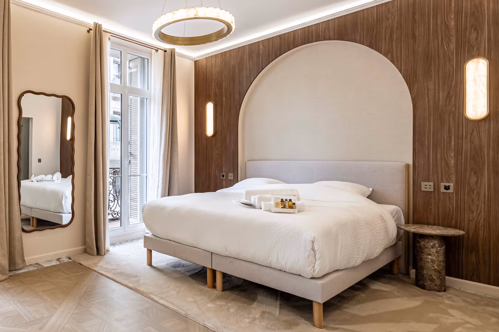 3-Bedroom Renovated Apartment in Cannes with South Terrace — view 5
