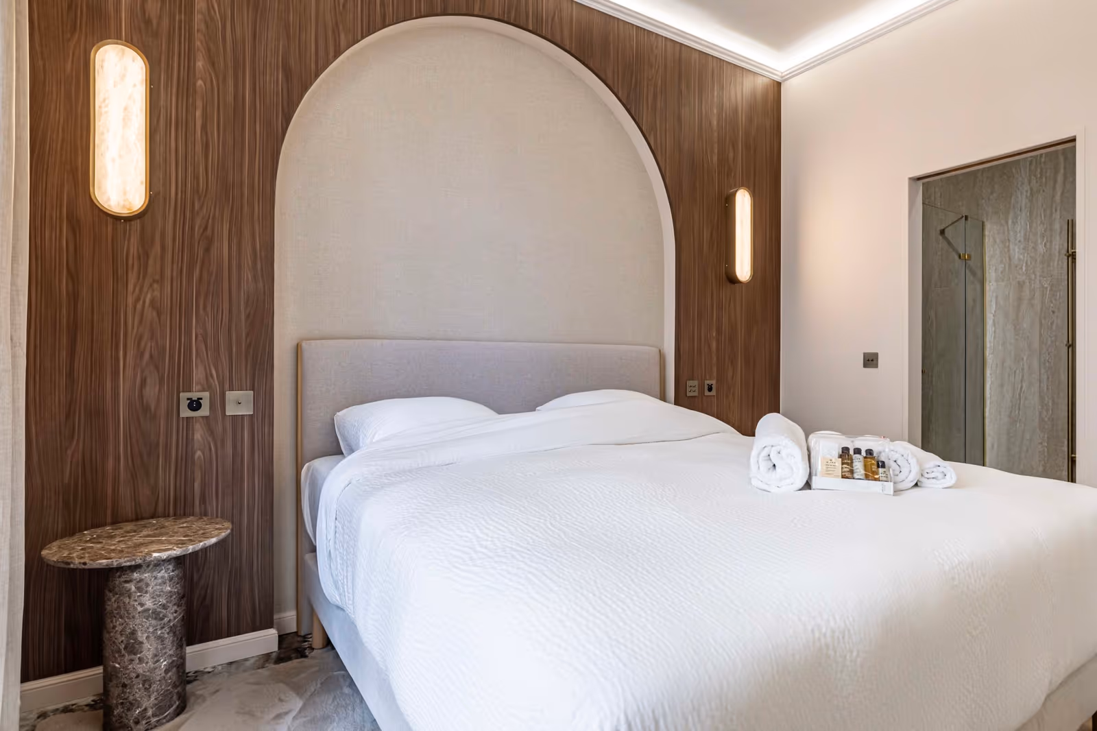 3-Bedroom Renovated Apartment in Cannes with South Terrace — view 6