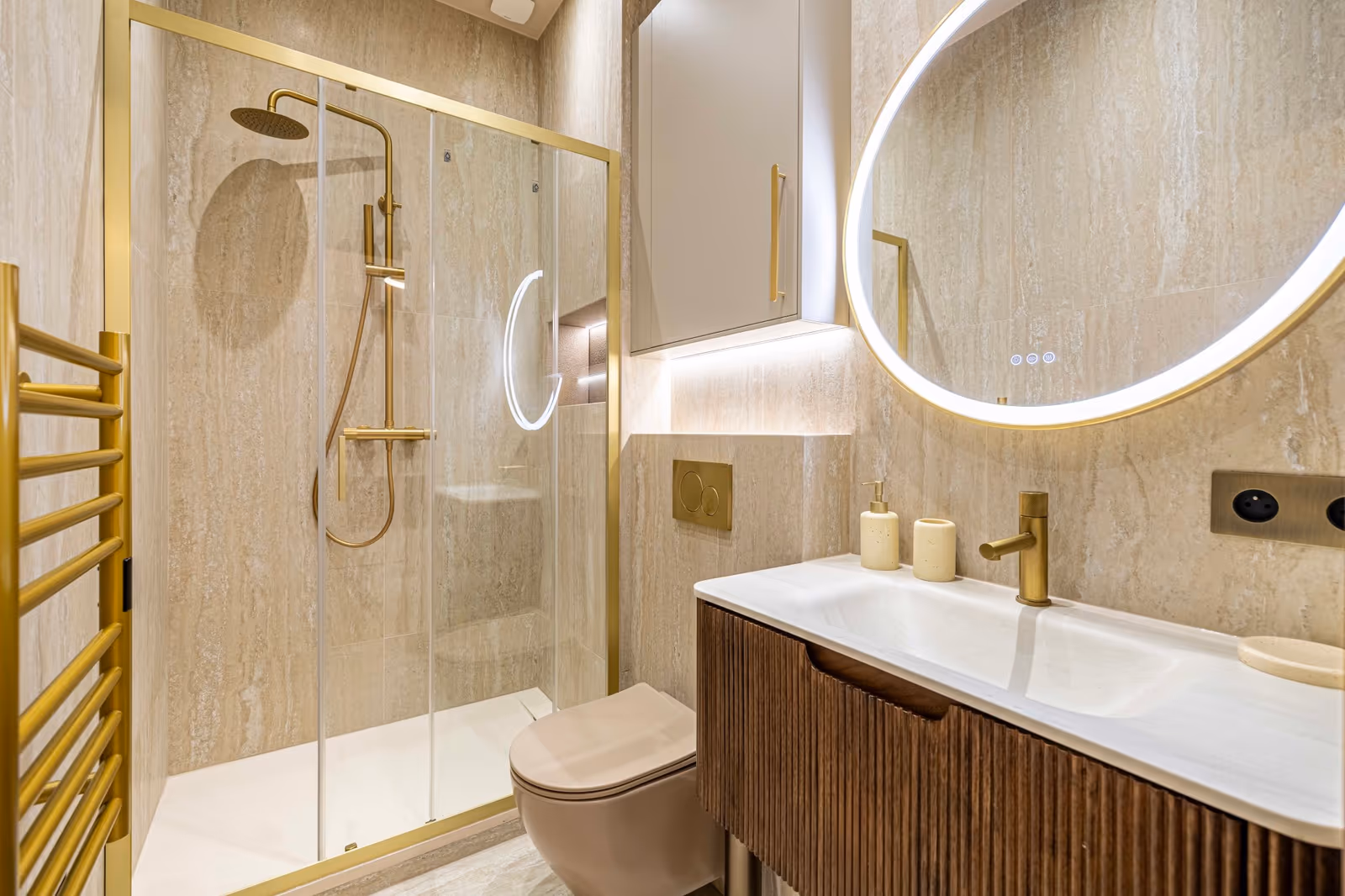 3-Bedroom Renovated Apartment in Cannes with South Terrace — view 13