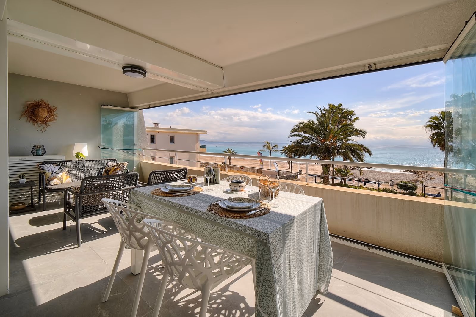 1-Bedroom Seafront Apartment in Villeneuve-Loubet — view 1