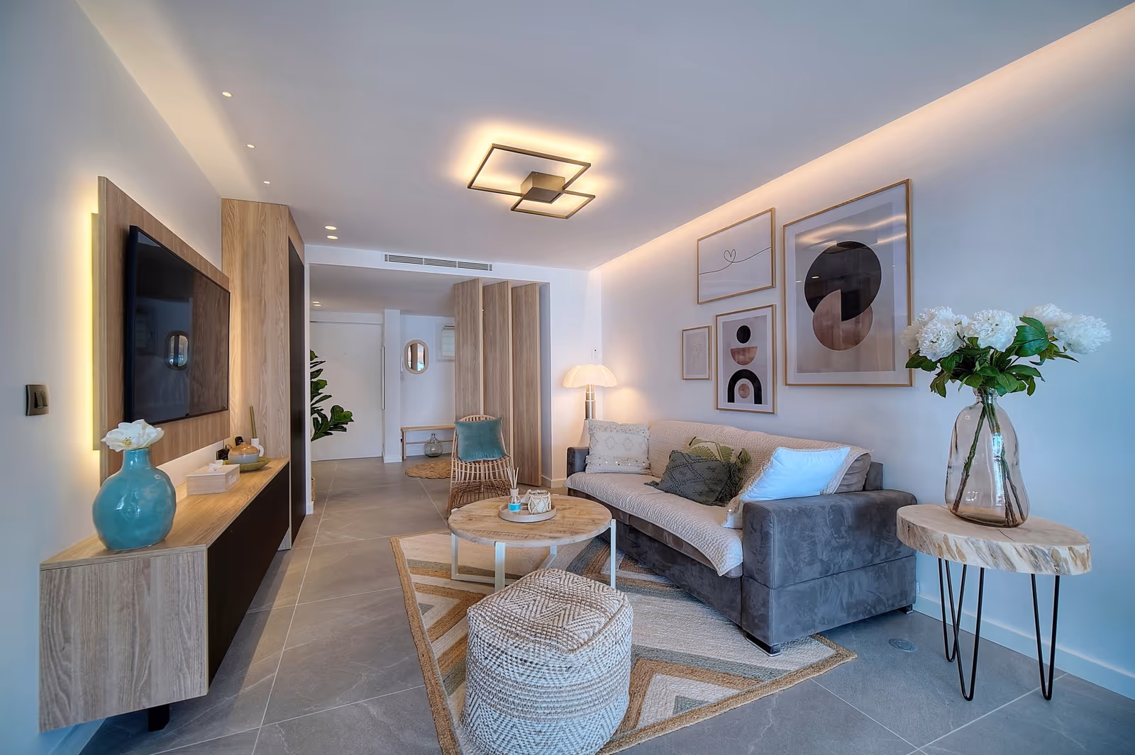 1-Bedroom Seafront Apartment in Villeneuve-Loubet — view 2