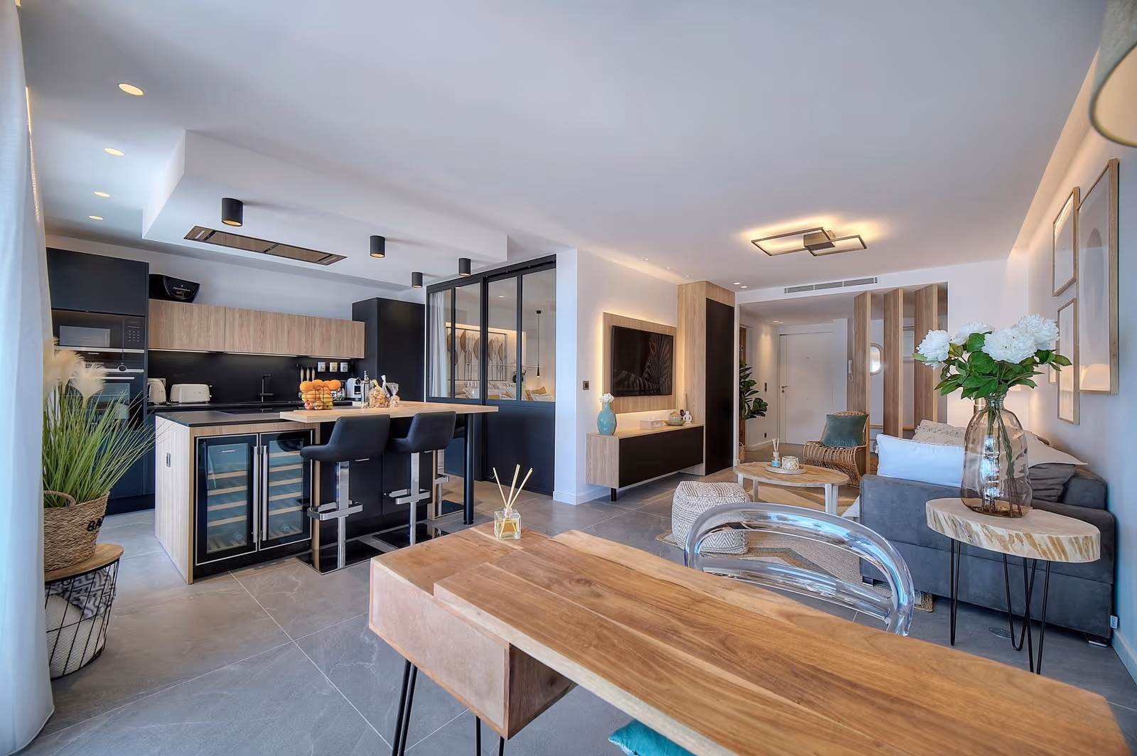1-Bedroom Seafront Apartment in Villeneuve-Loubet — view 4