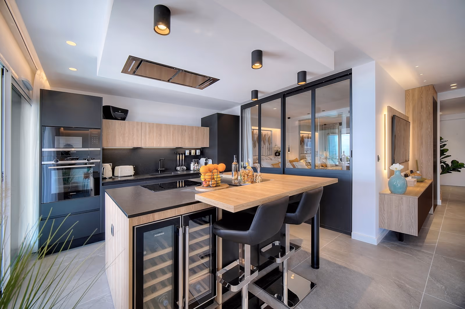 1-Bedroom Seafront Apartment in Villeneuve-Loubet — view 5