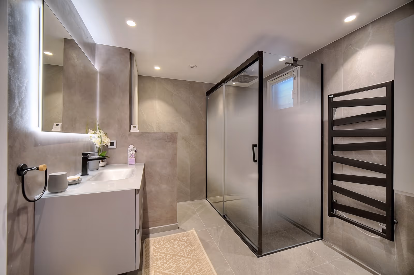 1-Bedroom Seafront Apartment in Villeneuve-Loubet — view 10