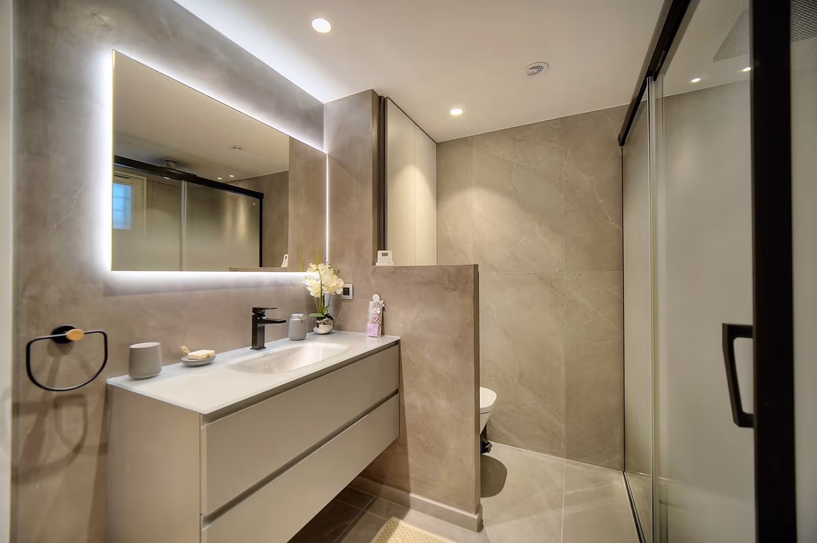 1-Bedroom Seafront Apartment in Villeneuve-Loubet — view 11