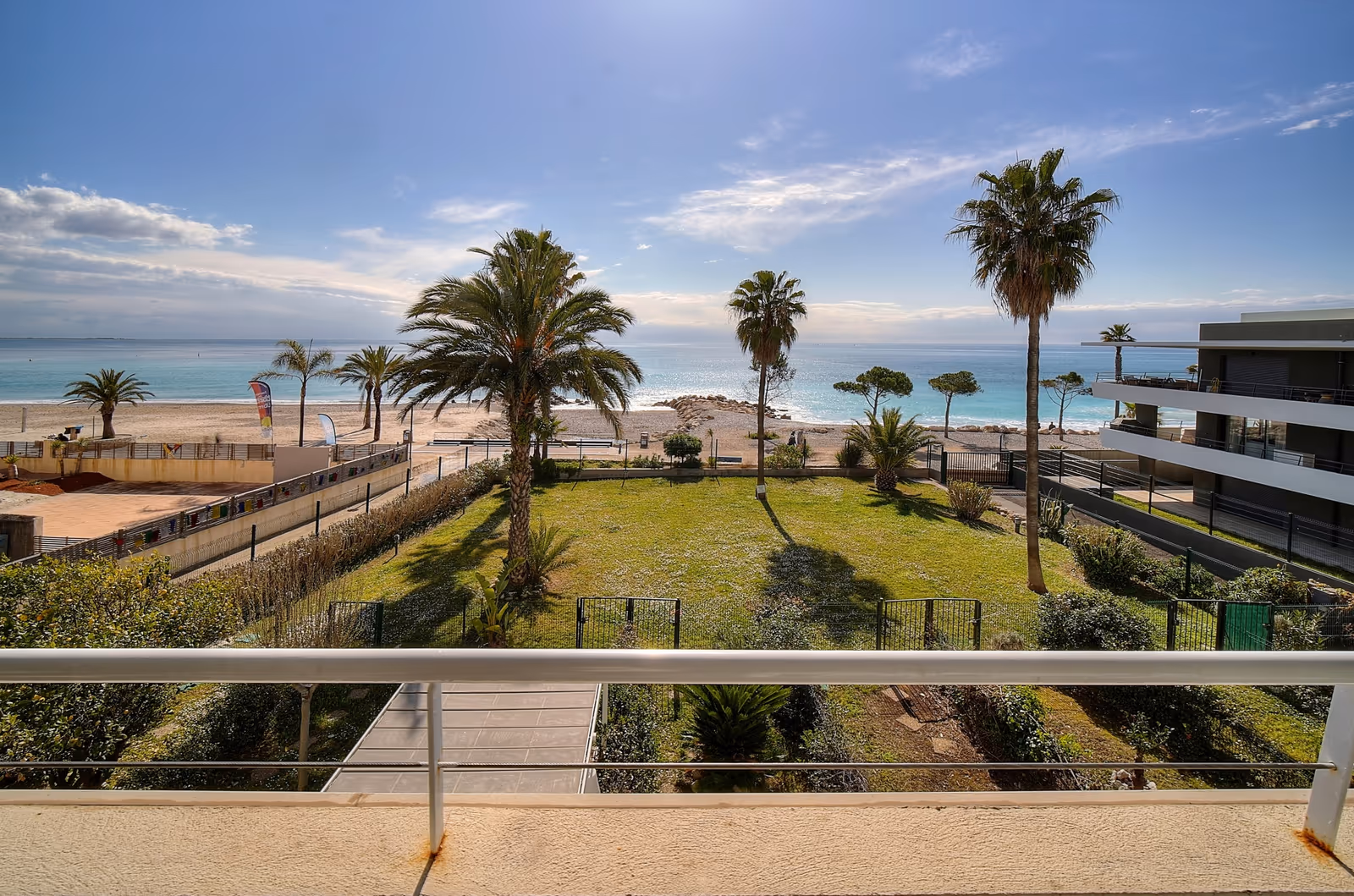 1-Bedroom Seafront Apartment in Villeneuve-Loubet — view 14