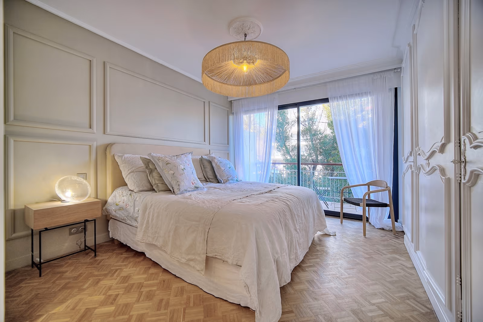 2-Bedroom Sea View Apartment in Cannes Centre — view 8