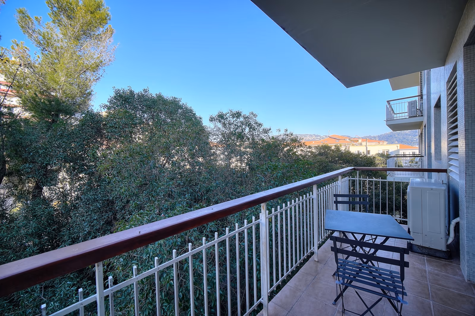 2-Bedroom Sea View Apartment in Cannes Centre — view 10