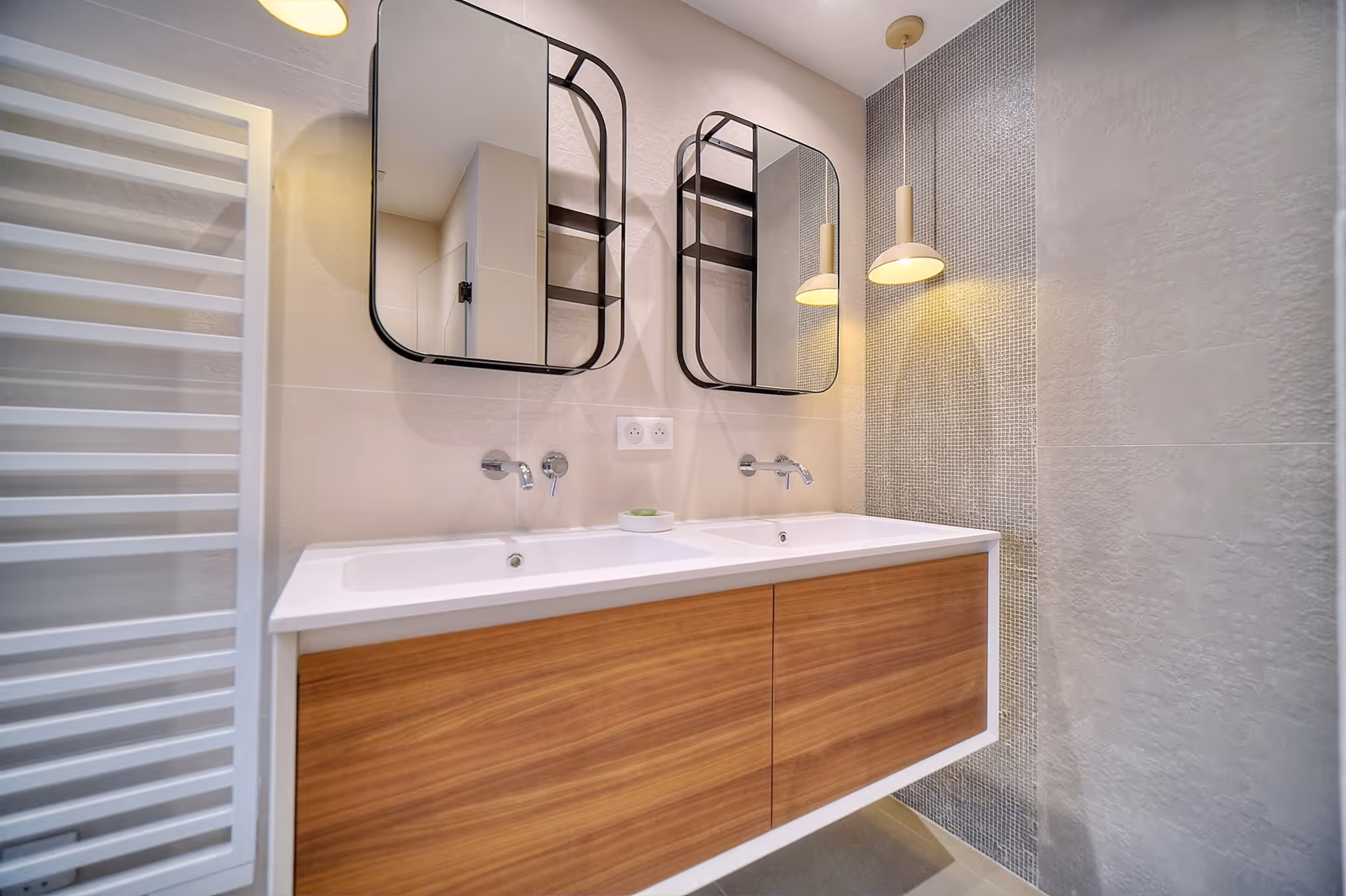 2-Bedroom Sea View Apartment in Cannes Centre — view 12