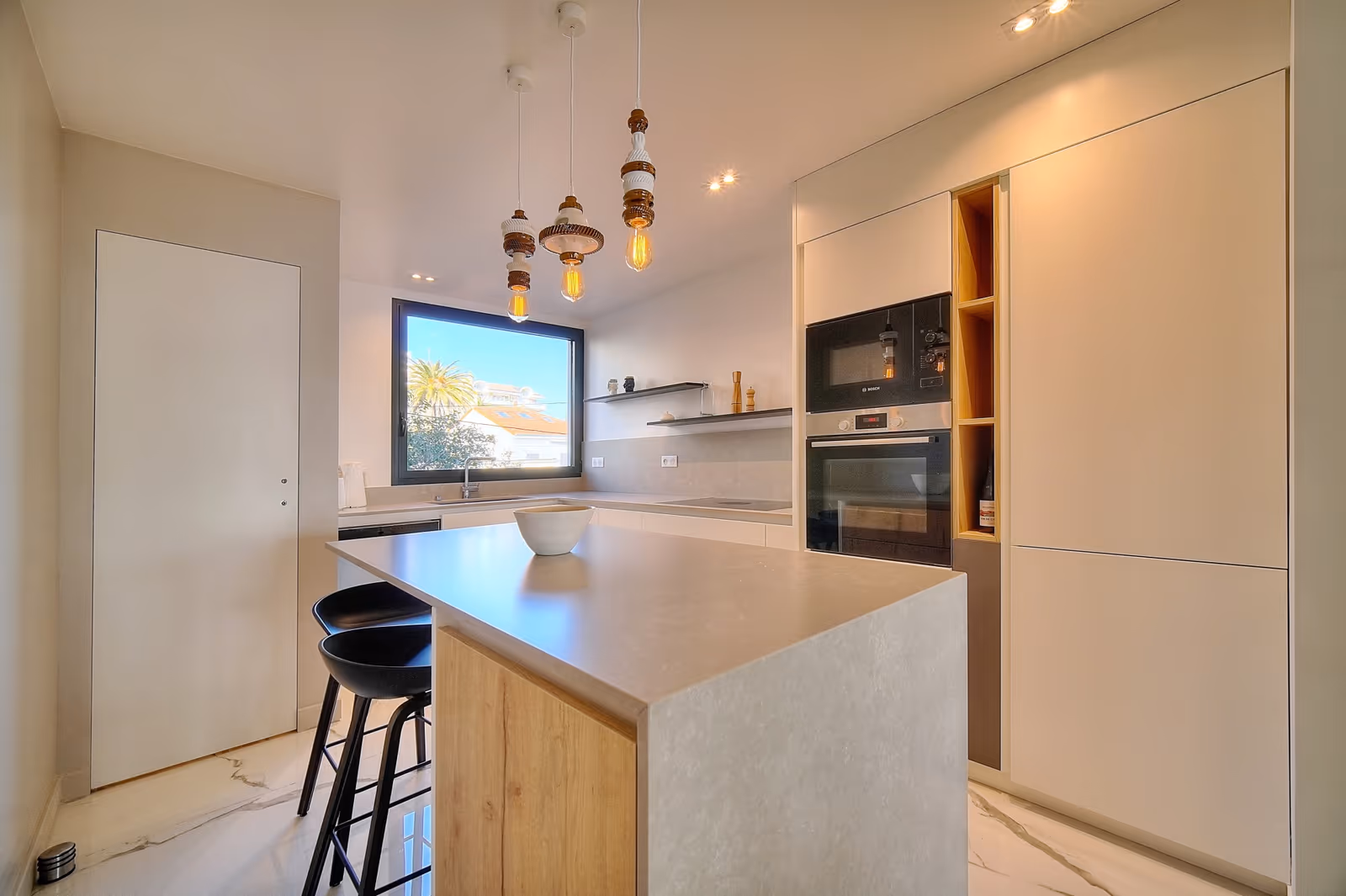 2-Bedroom Sea View Apartment in Cannes Centre — view 13