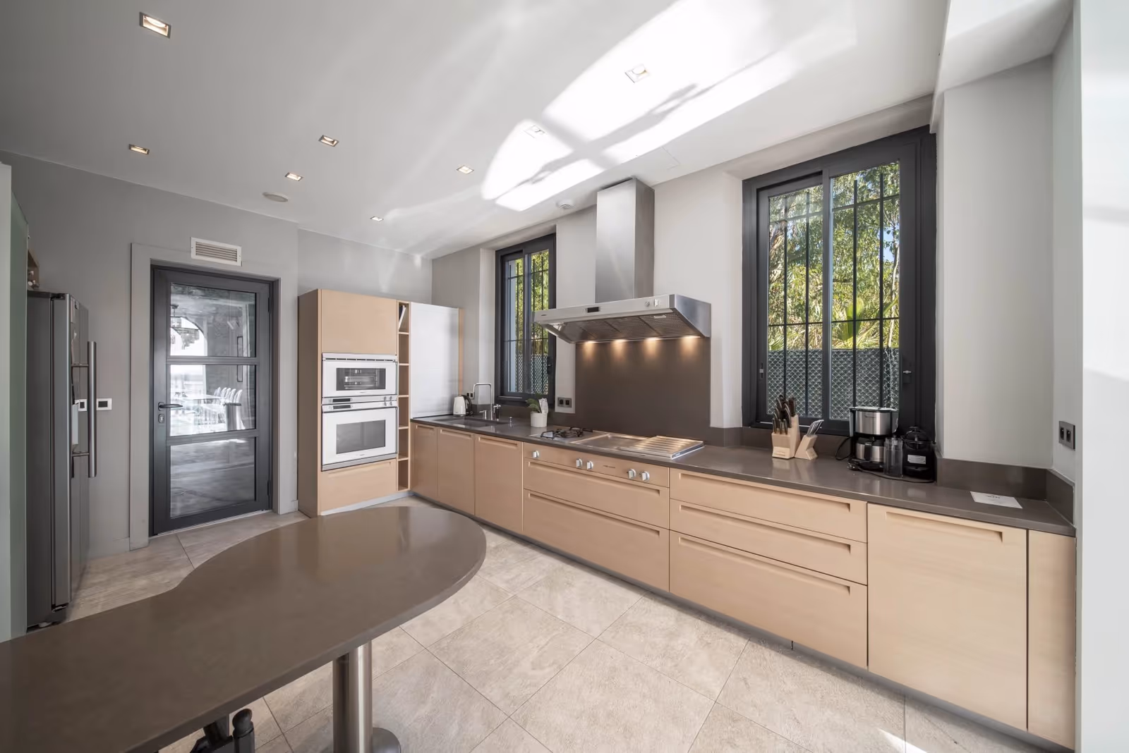 6-Bedroom Sea View Villa near Cannes Centre with Pool — view 6
