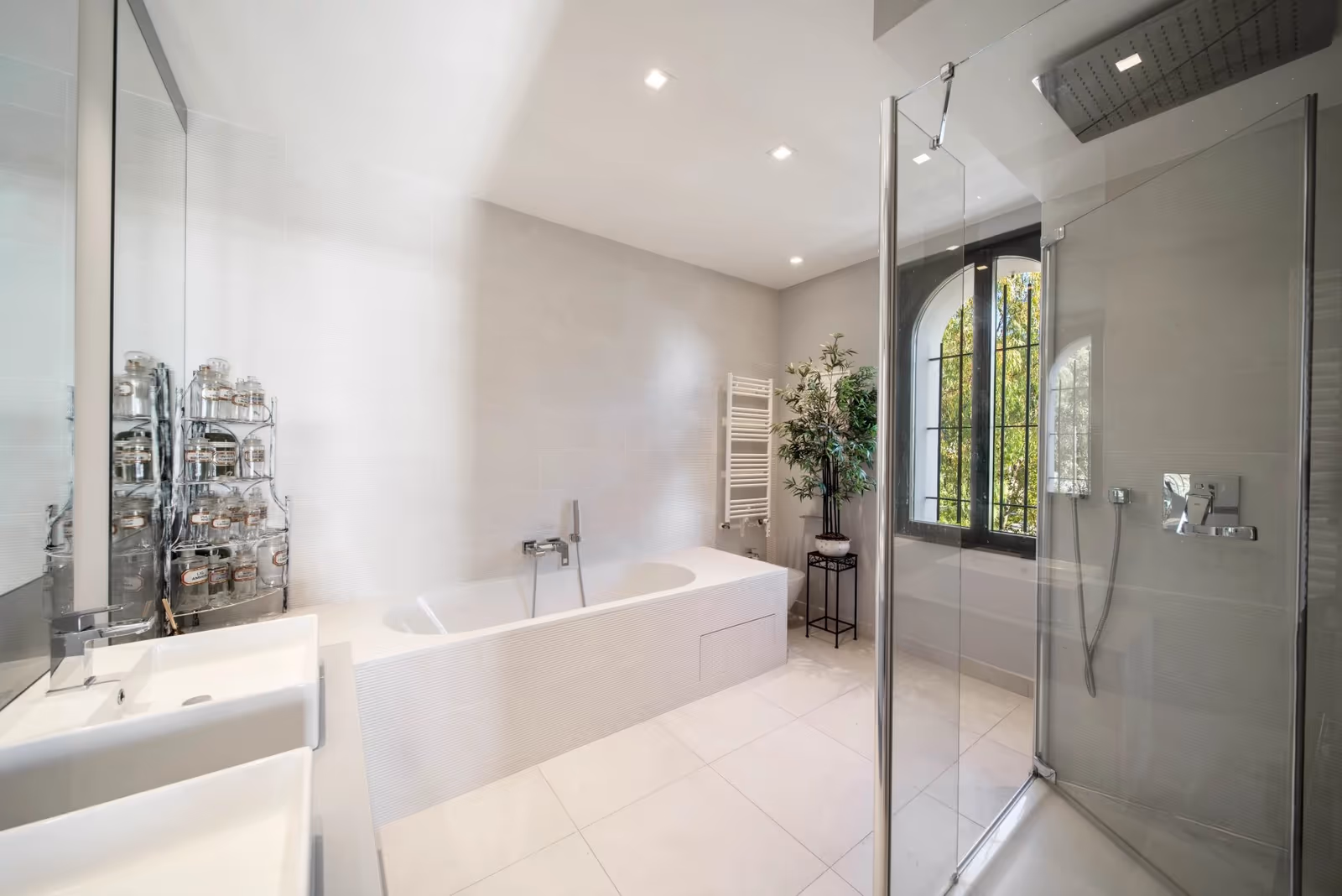 6-Bedroom Sea View Villa near Cannes Centre with Pool — view 9