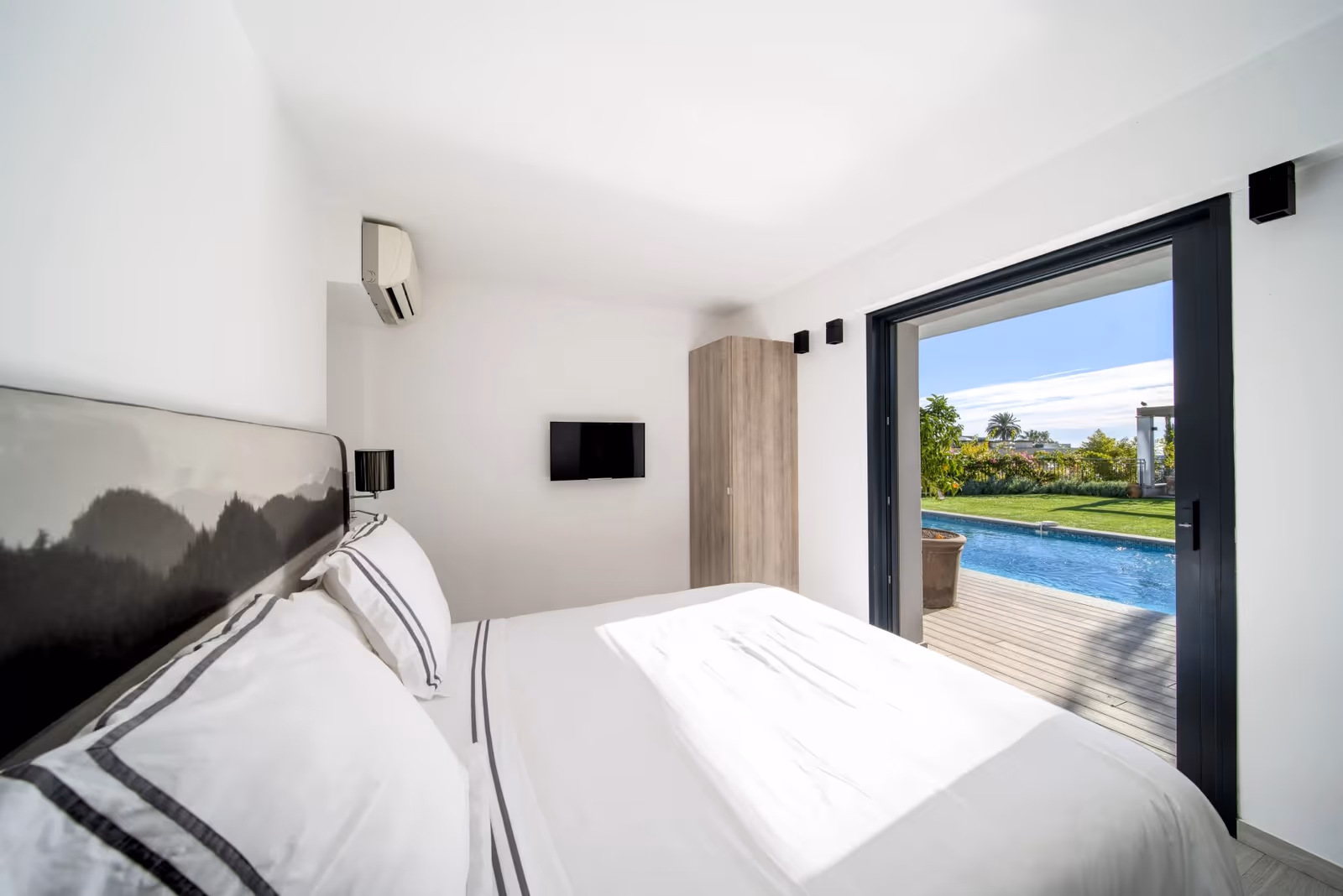 6-Bedroom Sea View Villa near Cannes Centre with Pool — view 14