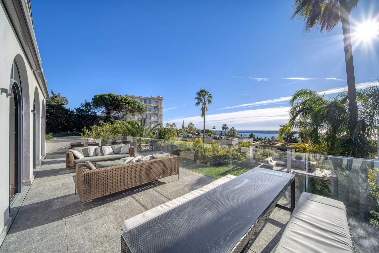 6-Bedroom Sea View Villa near Cannes Centre with Pool — view 20