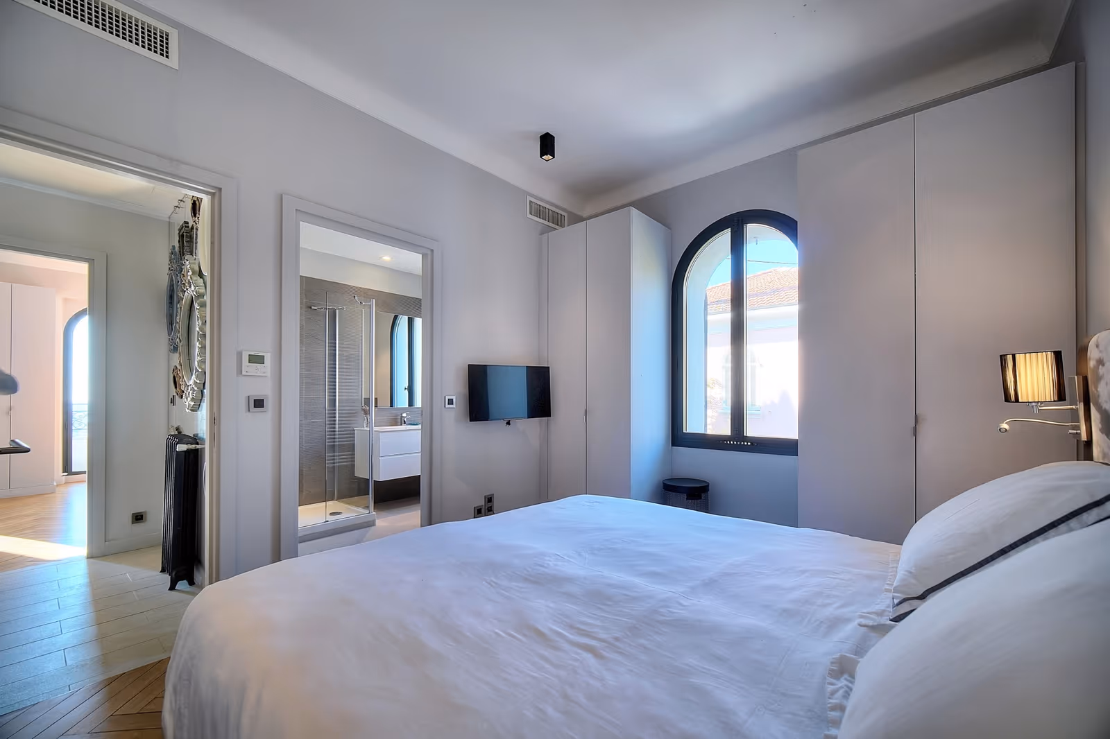 6-Bedroom Sea View Villa near Cannes Centre with Pool — view 21