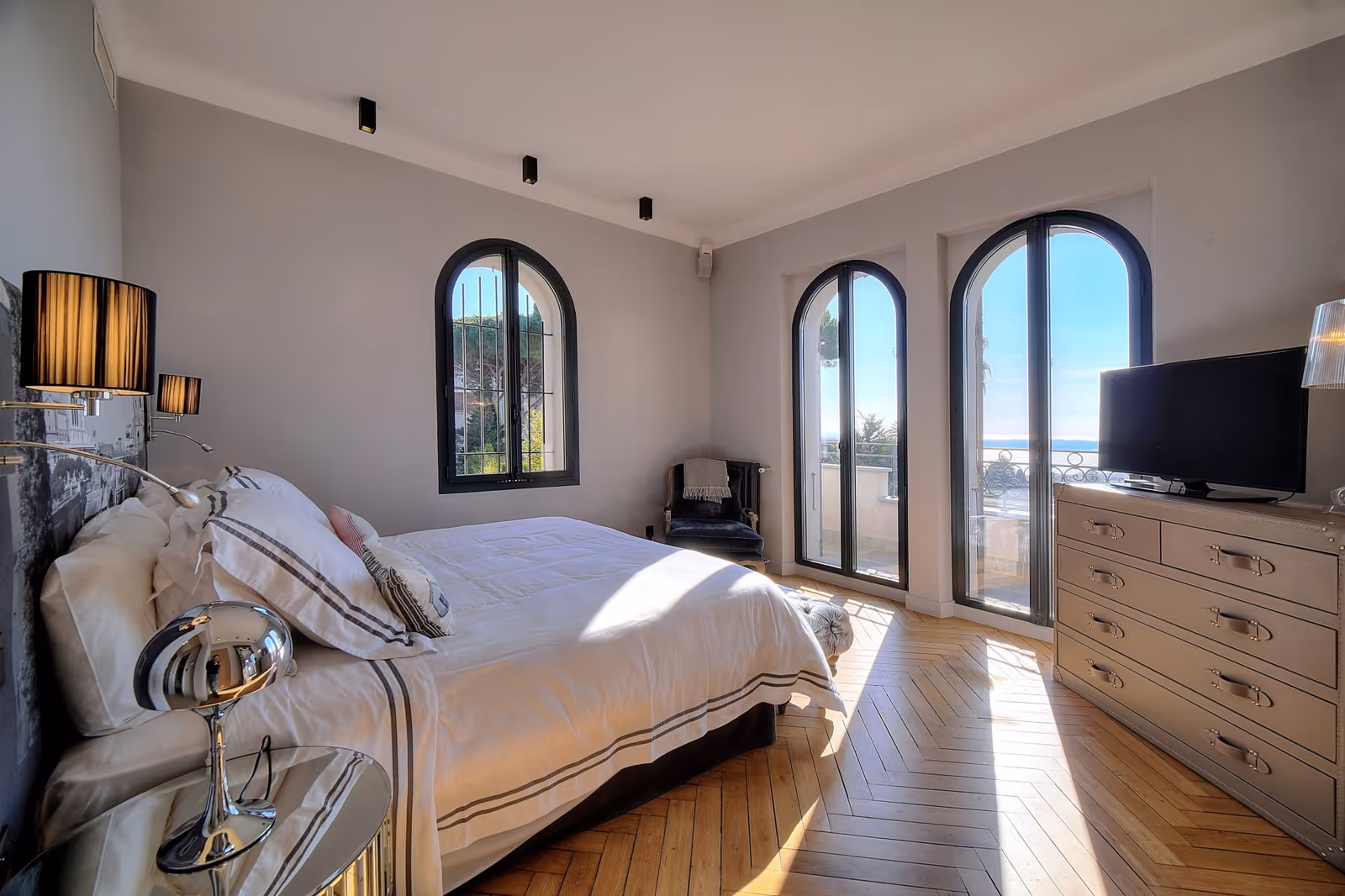 6-Bedroom Sea View Villa near Cannes Centre with Pool — view 23