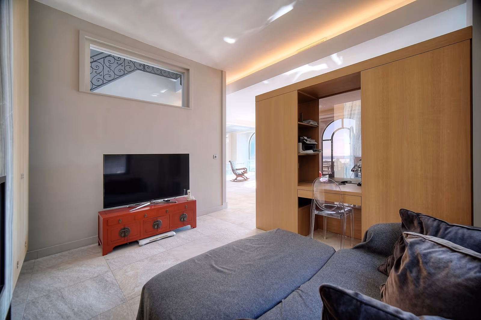 6-Bedroom Sea View Villa near Cannes Centre with Pool — view 25