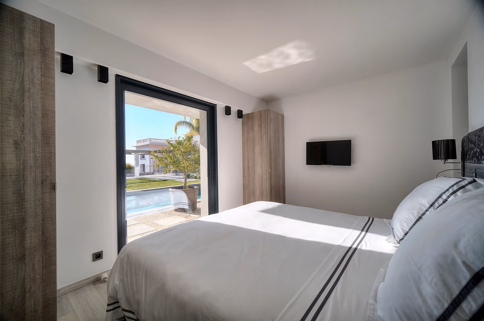 6-Bedroom Sea View Villa near Cannes Centre with Pool — view 29