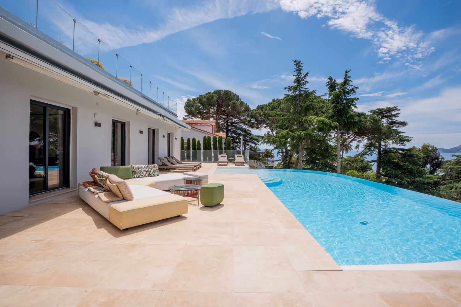 7-Bedroom Sea View Villa in Cannes with Infinity Pool — view 3