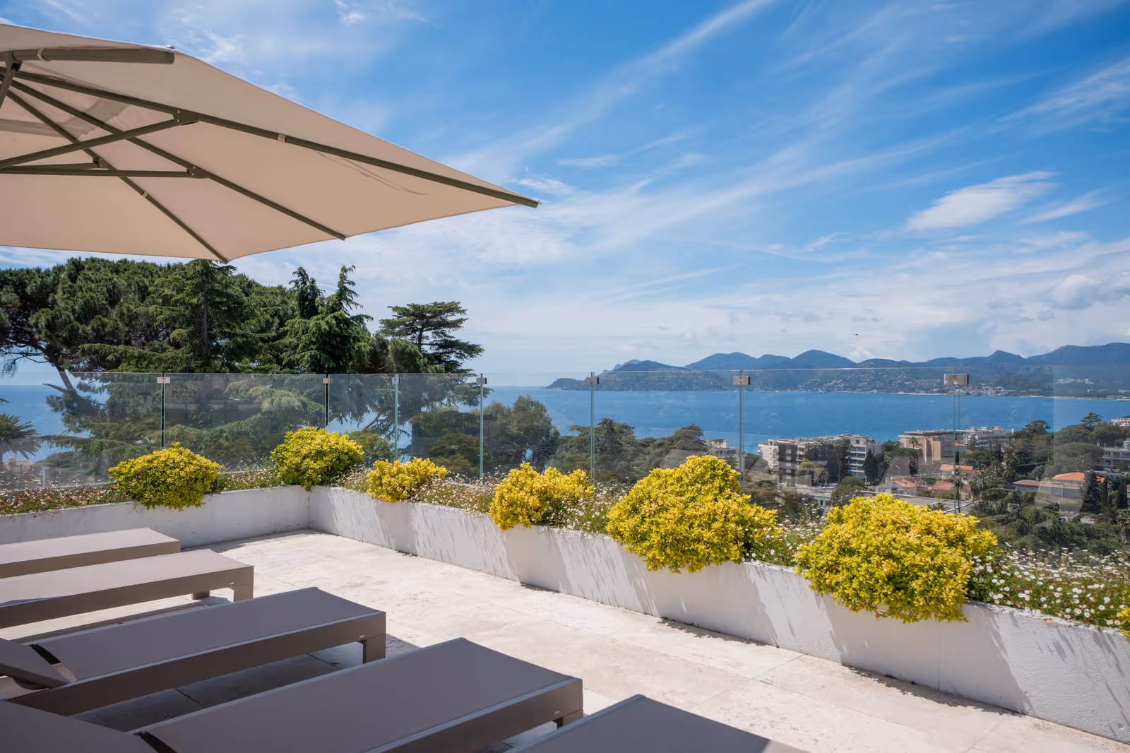 7-Bedroom Sea View Villa in Cannes with Infinity Pool — view 11