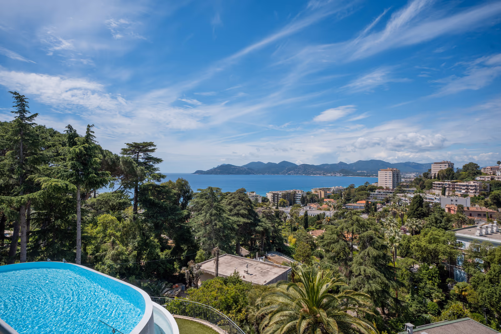 7-Bedroom Sea View Villa in Cannes with Infinity Pool — view 12