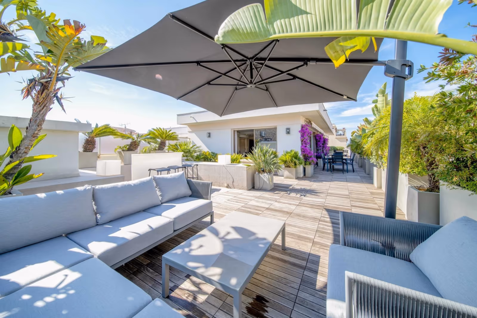 1-Bedroom Apartment in Cannes Centre with Teak Terrace, Cannes Centre · Croisette