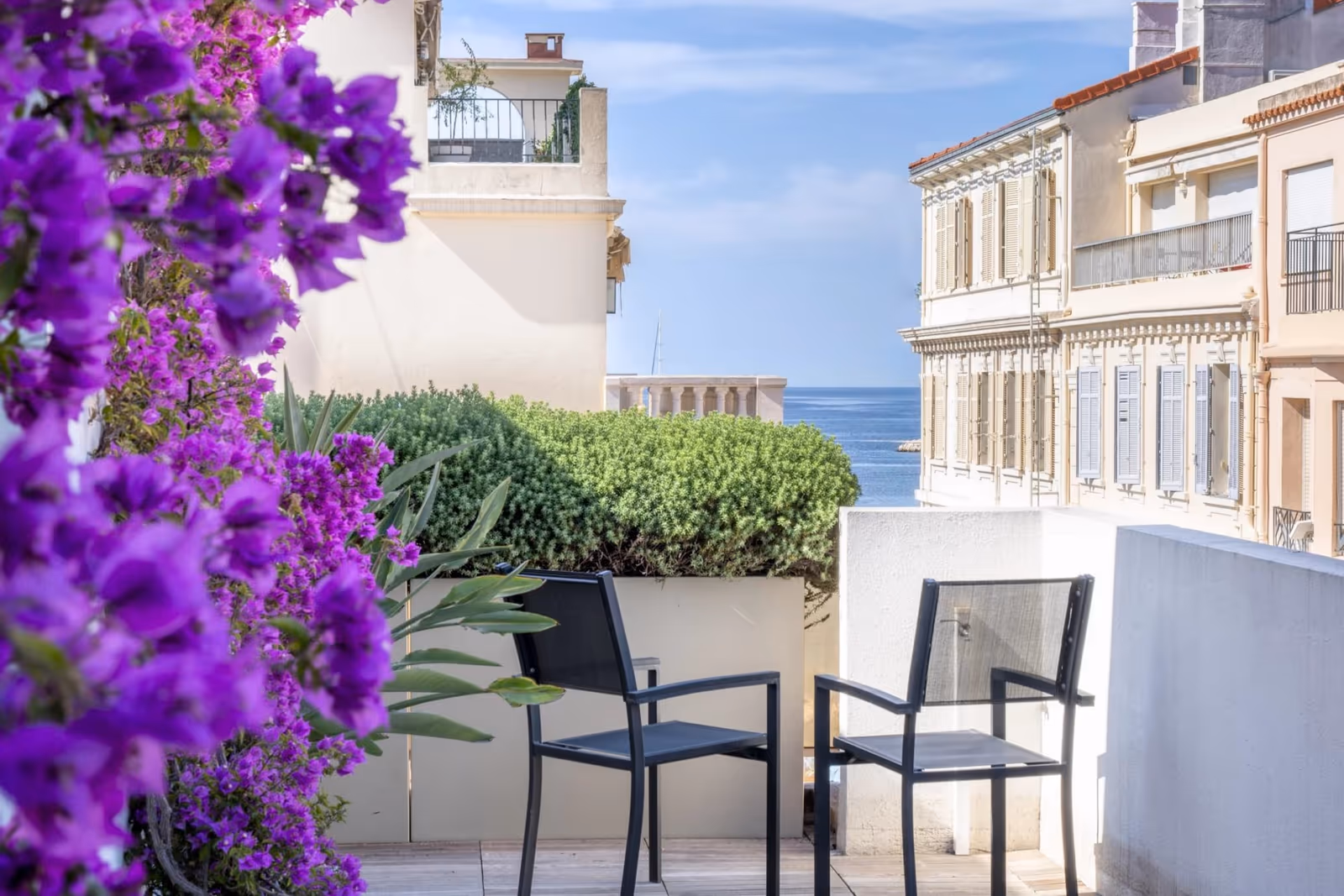 1-Bedroom Apartment in Cannes Centre with Teak Terrace — view 1