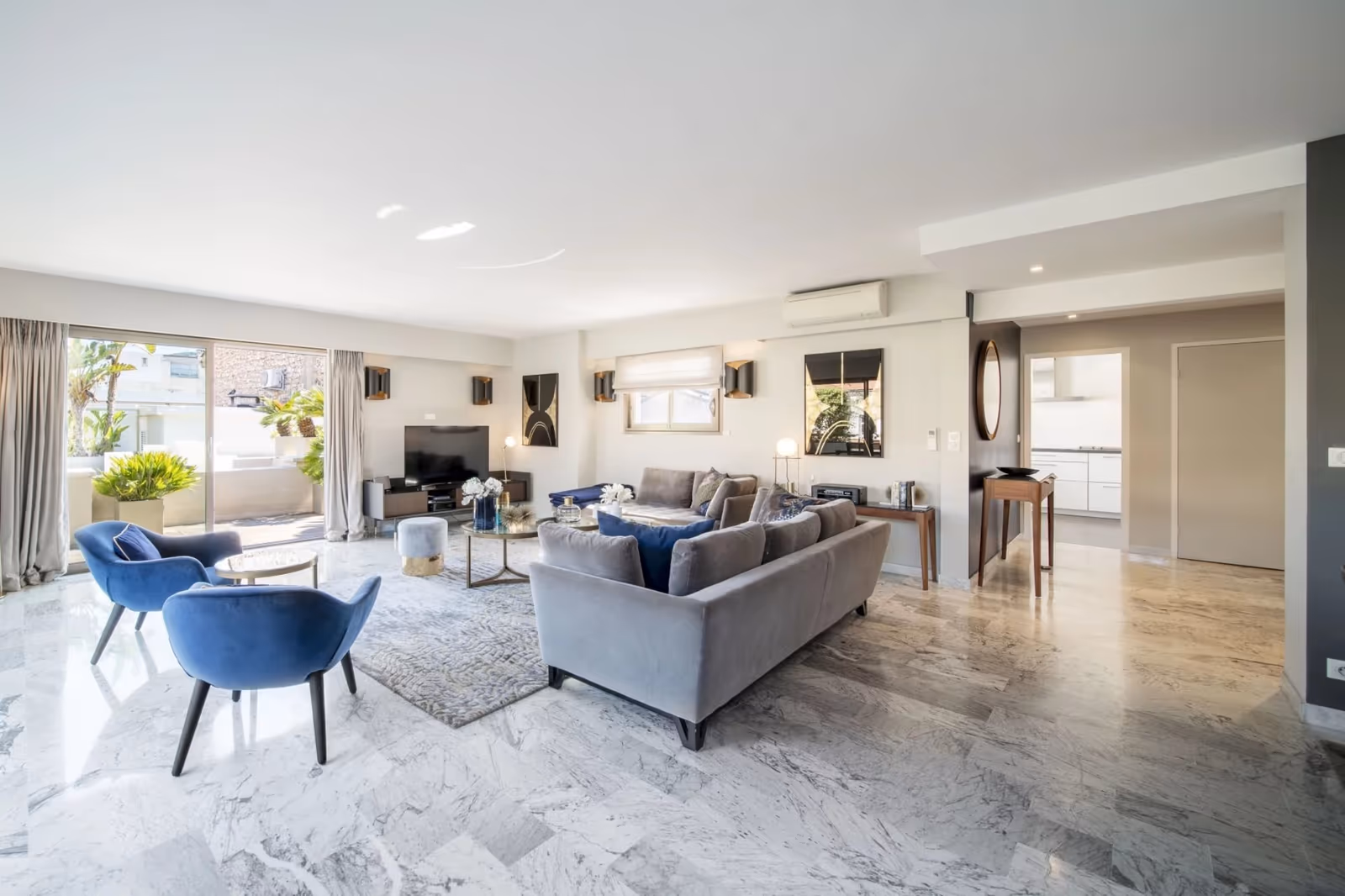1-Bedroom Apartment in Cannes Centre with Teak Terrace — view 4