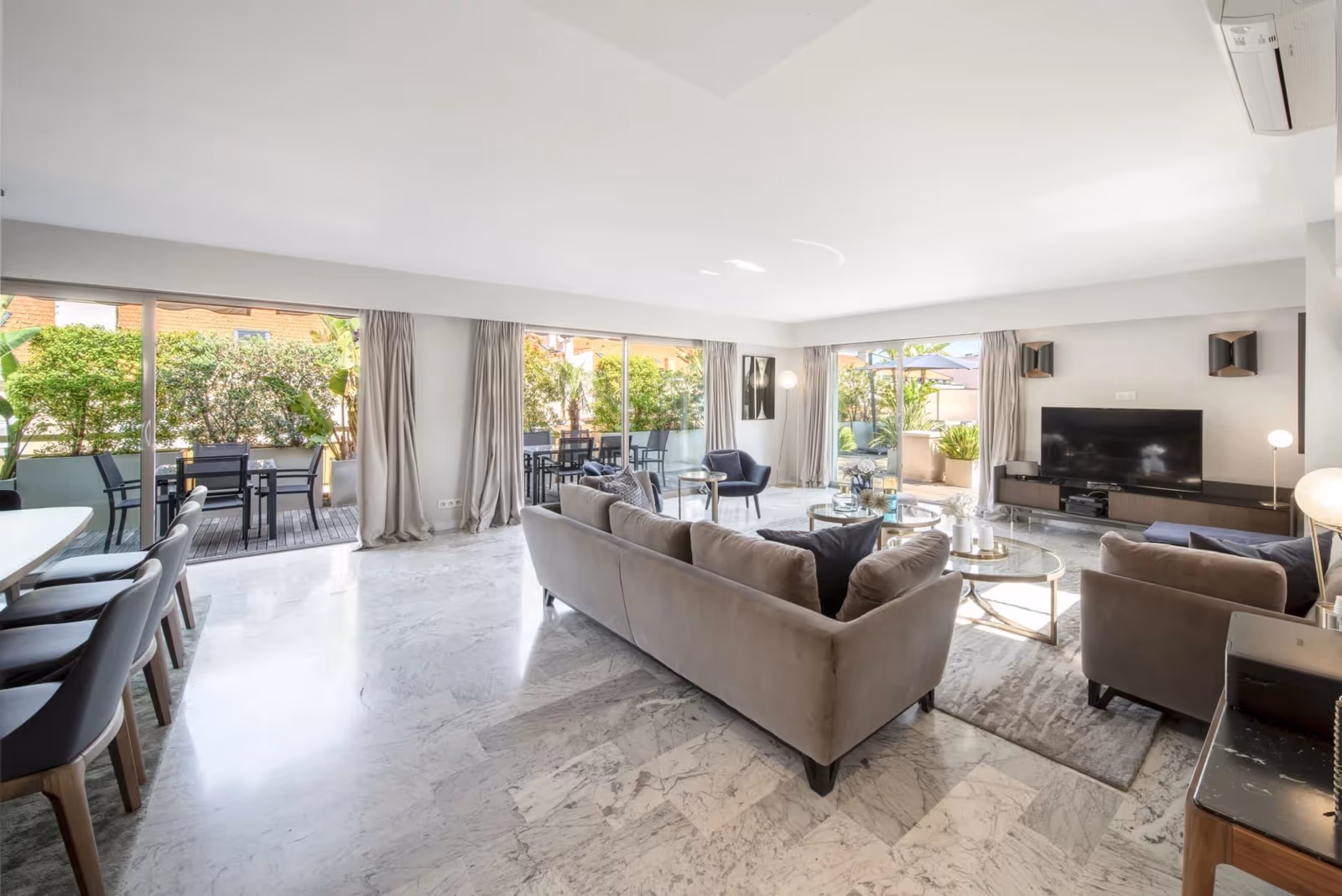 1-Bedroom Apartment in Cannes Centre with Teak Terrace — view 5